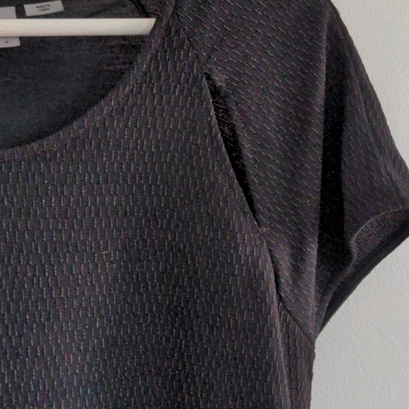 Black short sleeved top - Picture 4 of 8